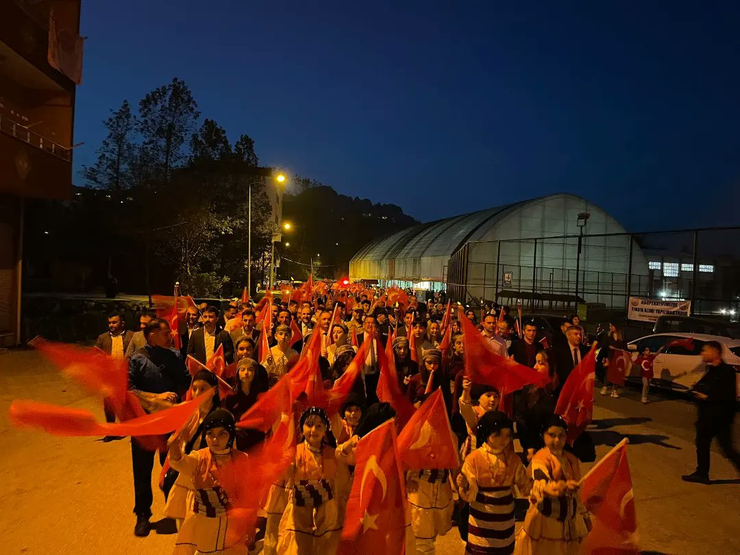 52_bakar's tweet photo. Türkiye Cumhuriyeti'nin 100. yılını büyük bir gurur ve minnet içinde kutluyoruz! Geçmişten geleceğe, birlikte daha güçlü olacağımıza olan inancımızla ilerliyoruz. Cumhuriyetimizin 100. yılı kutlu olsun! https://t.co/KcRGJLg9gV