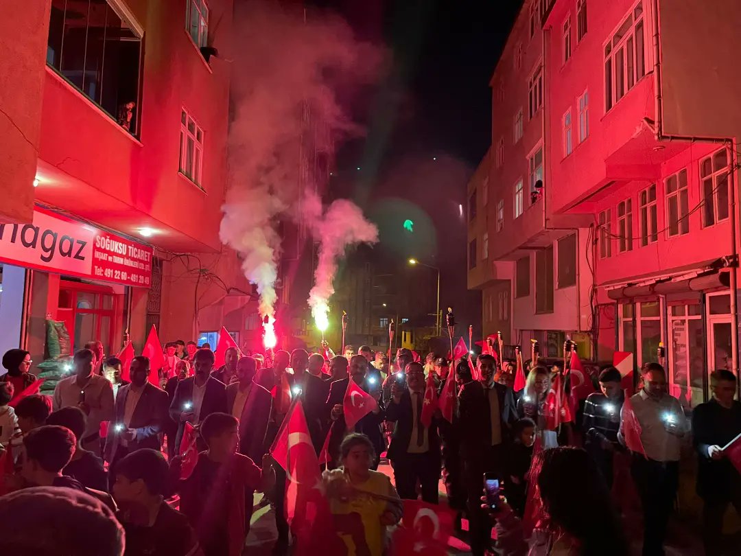 Türkiye Cumhuriyeti'nin 100. yılını büyük bir gurur ve minnet içinde kutluyoruz! Geçmişten geleceğe, birlikte daha güçlü olacağımıza olan inancımızla ilerliyoruz. Cumhuriyetimizin 100. yılı kutlu olsun!