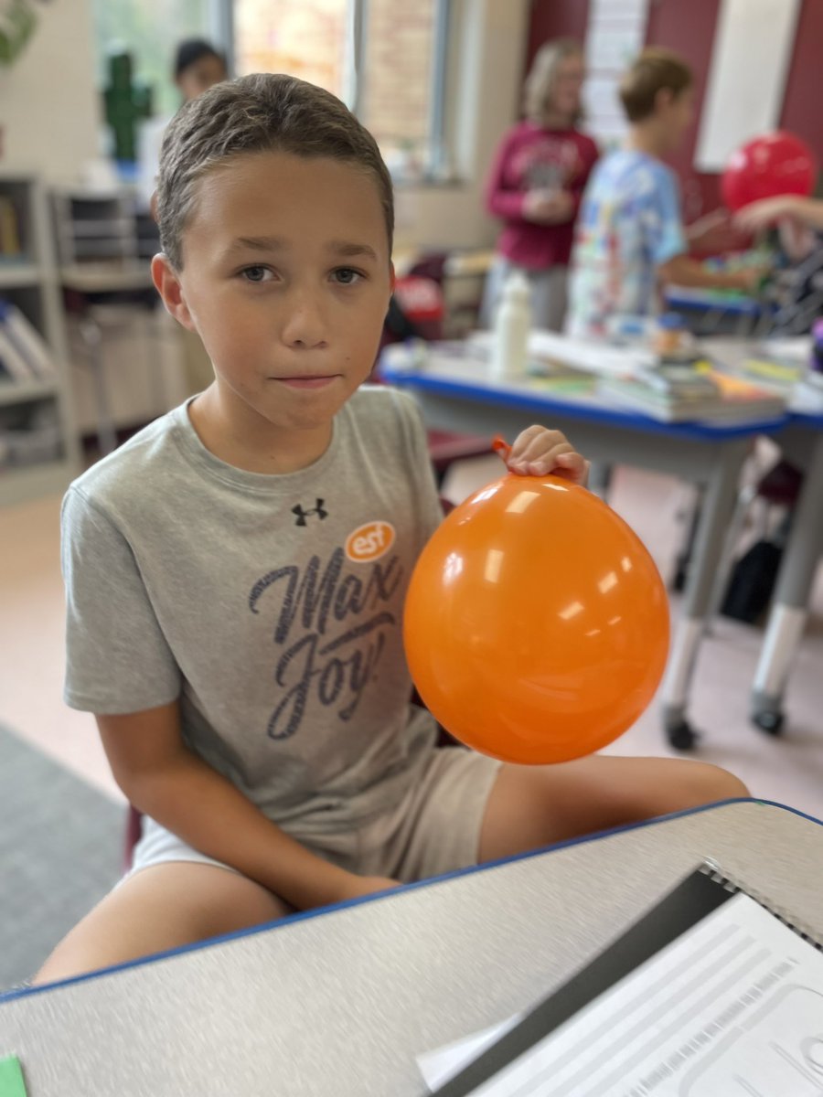 KoekemoerCHPS's tweet photo. Does air weigh anything? Our experiment today in @MysterySci #fifthgrade #fifthgradescience https://t.co/WJxRGoWHJC
