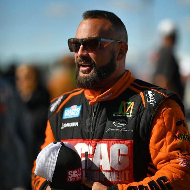 The one and only @thesargetf1 in our ⓛⓘⓖⓗⓣⓢ ⓞⓤⓣ shades 

Link in bio to shop 😎 

#lightsout | #fatheadz | #fatheadzeyewear | #friday | #nhra | #tonyschumacher | #thesarge | #scag | #scagmowers