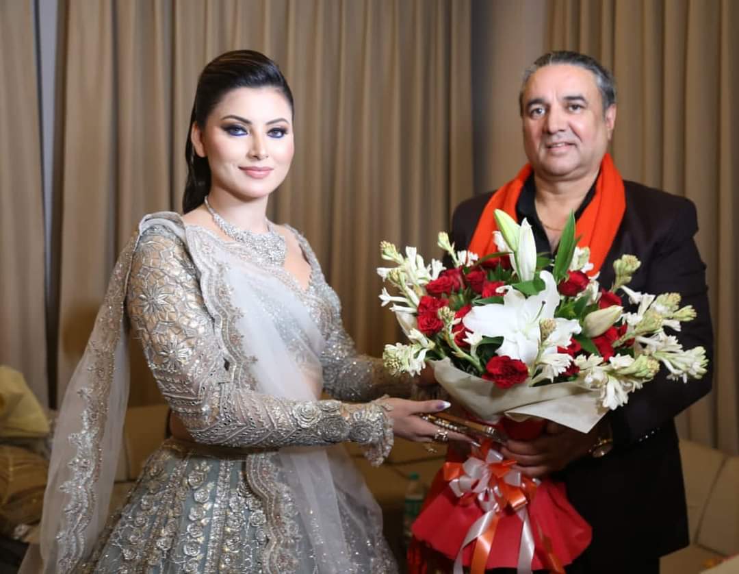 GarhwalPost1's tweet photo. Look for the magic in every moment. Here the special moment is captured with actor #UrvashiRautela in Doon on Friday! 💖💕
@UrvashiRautela @Satish22 https://t.co/lY57zeraCK