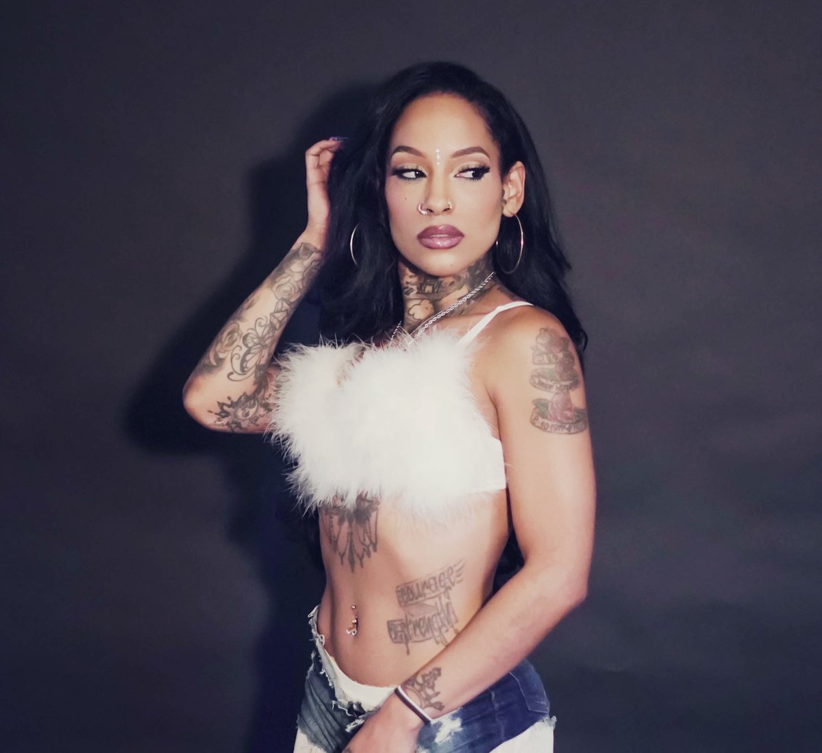 NeishaNeshae's tweet photo. ❄️ Just dropped a new music video on my youtube channel - Be sure to check it out ❣️ #ColdStreets https://t.co/vpAV9iNS01