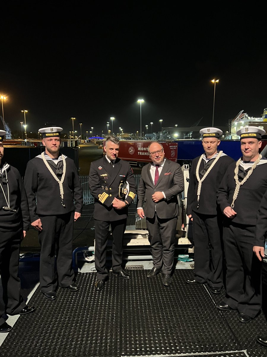 ArkadyRzegocki's tweet photo. A magnificent evening today at the official reception to mark the visit of #NATO SNMCMG1 Polish Navy ORP Kontradmiral Xawery Czernicki in Dublin! #StrongerTogether #PolandFirstToHelp https://t.co/PxSiFplvbu