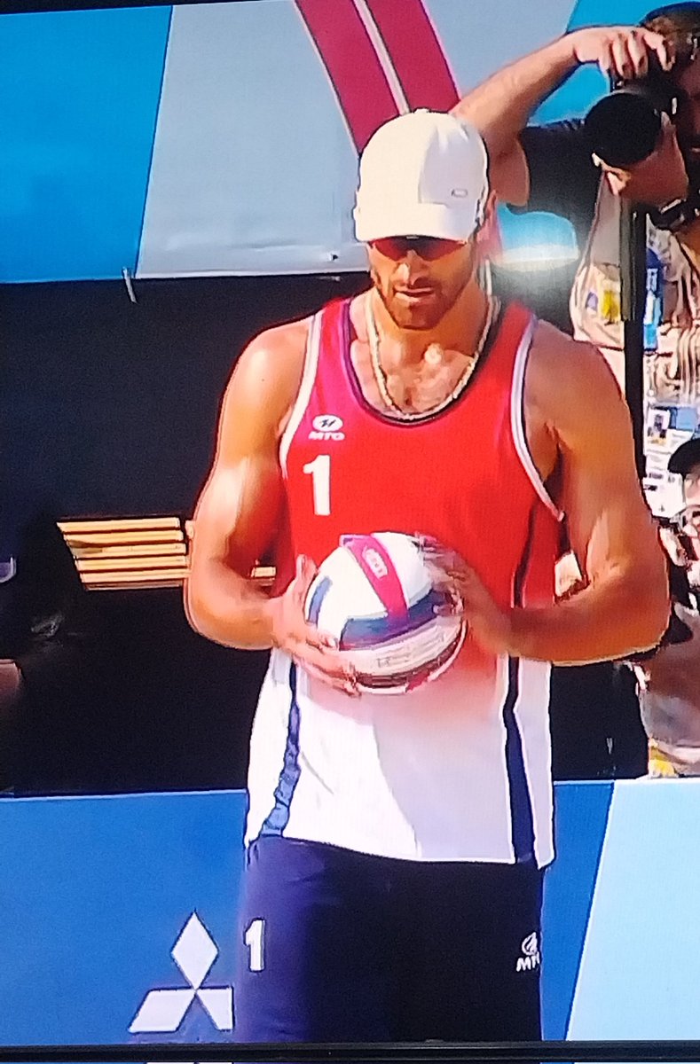 RavelloSalome's tweet photo. Viendo los panamericanos por la trama 🤭 #PanamericanosSantiago2023 

La trama 👇🏻 https://t.co/lfwzpltChj
