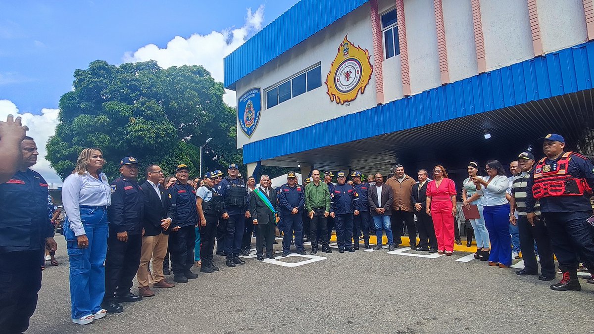 Alcalde José Mosquera encabezó acto de ascensos de 81 Bomberos en Lagunillas 
Nota de prensa Alcaldía de Lagunillas
Clik aquí para leer la nota 📝 de prensa : acortar.link/gghih6