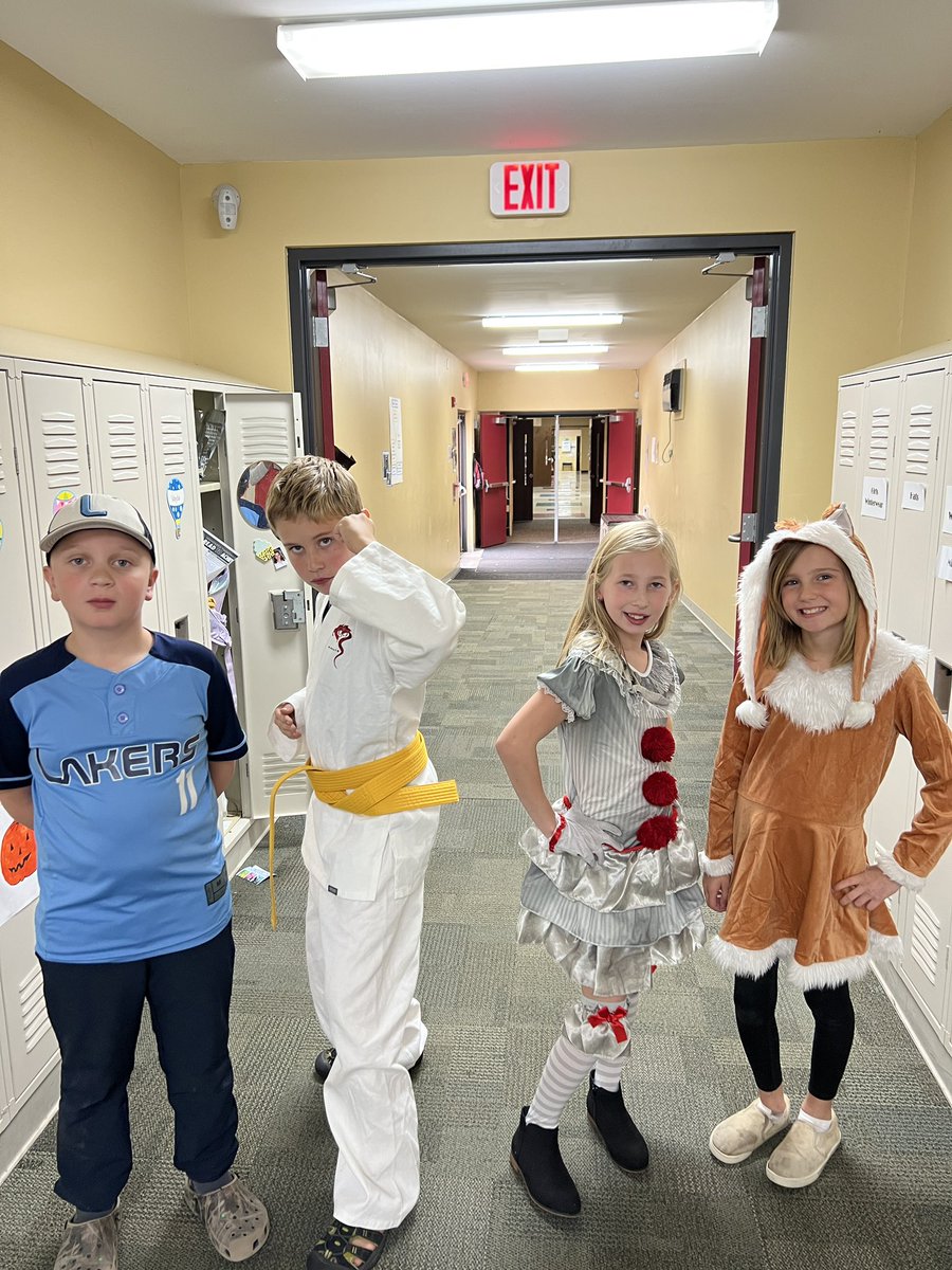 mr_goudy's tweet photo. Fall festival day!

#hlwwproud #4thgradelife https://t.co/i85v7hzHOQ