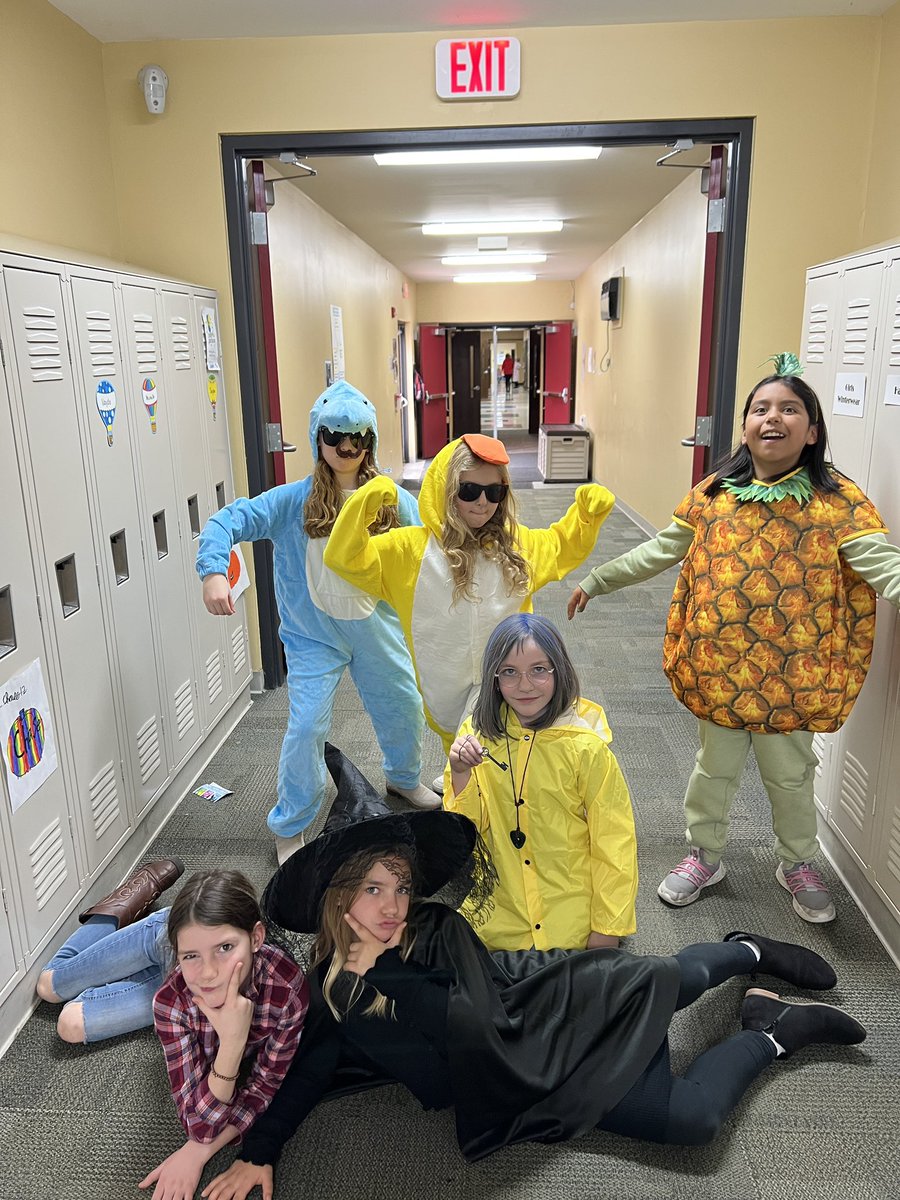 mr_goudy's tweet photo. Fall festival day!

#hlwwproud #4thgradelife https://t.co/i85v7hzHOQ