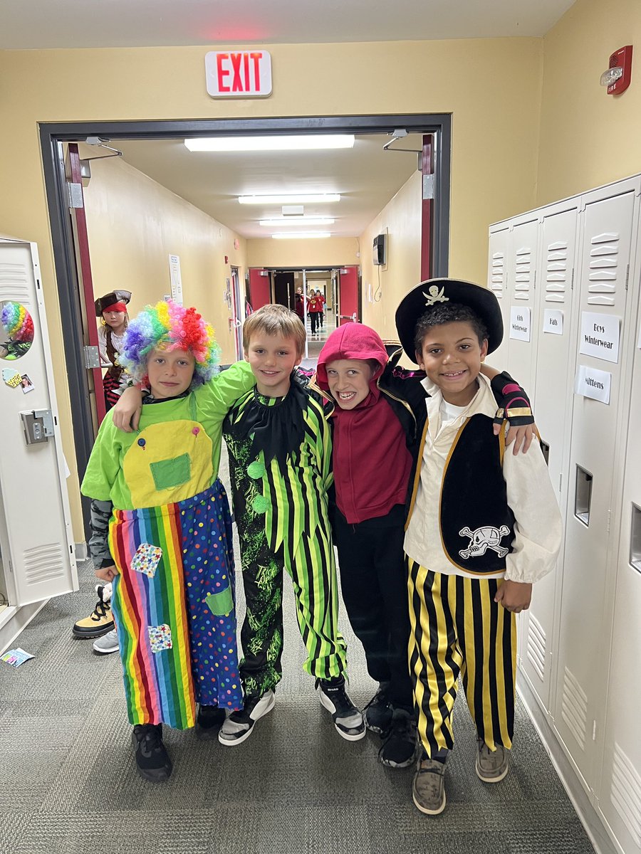 mr_goudy's tweet photo. Fall festival day!

#hlwwproud #4thgradelife https://t.co/i85v7hzHOQ