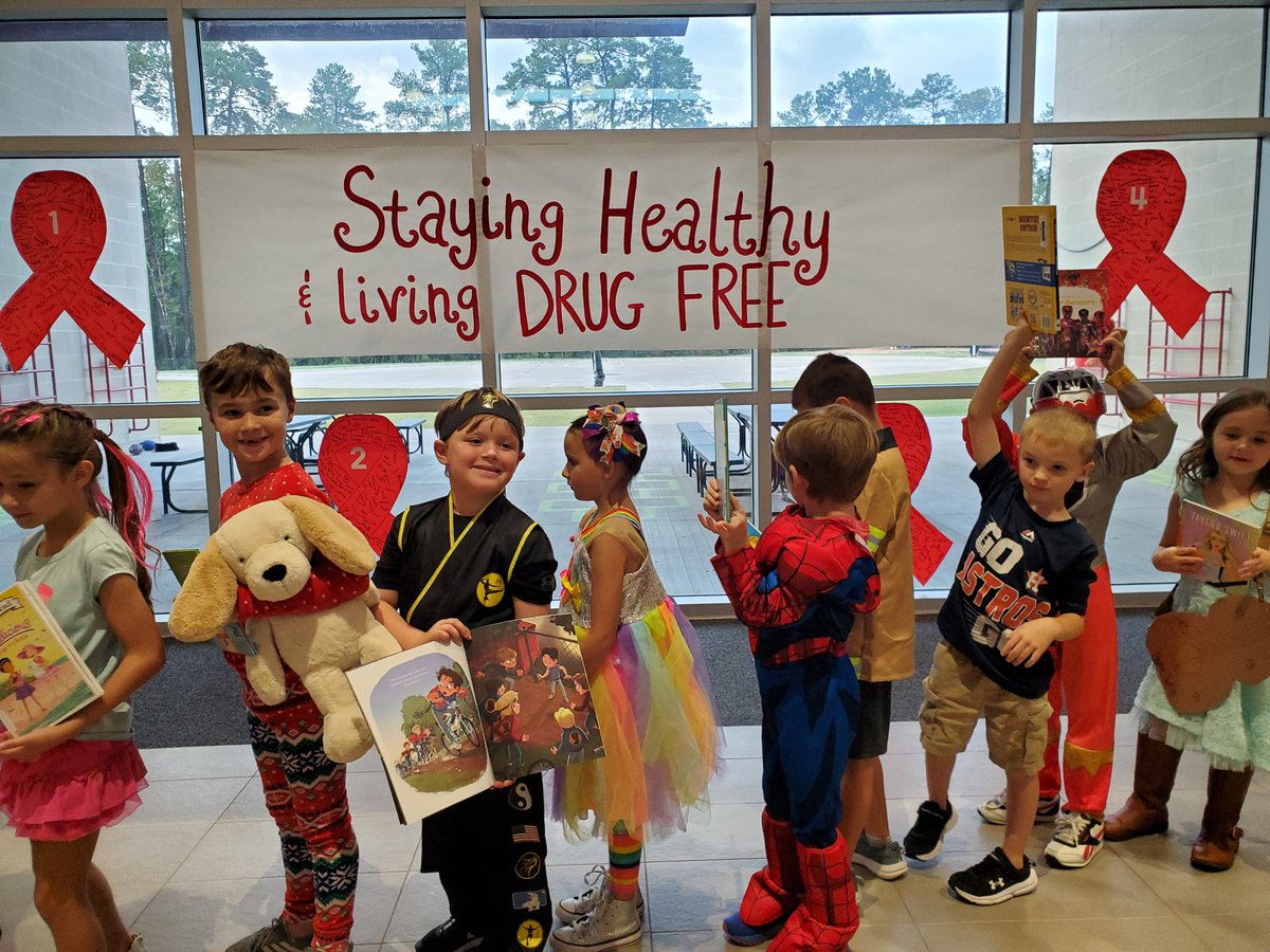 We are choosing good characters with our favorite storybook character! Love seeing all of the creative costumes and all of the smiles at the parade! #RedRibbonWeek #WillisISD <a href="/WISDLagway/">Lagway Elementary</a>