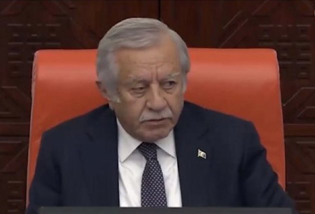 Bu şahsa “pezewe* k, kepr*ax diyen kaç Kürt çıkar? 👇👇👇