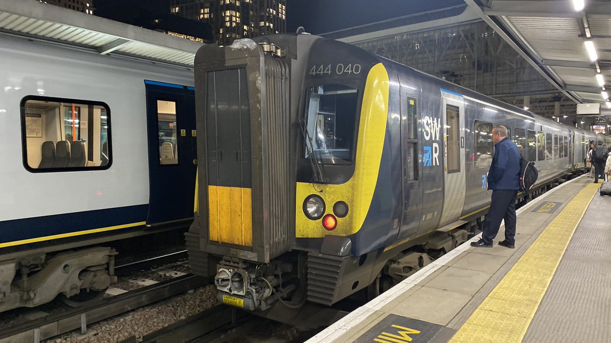 swtransport_'s tweet image. 444040+450067 line up at Waterloo to work a slightly delayed Weymouth service to take me home