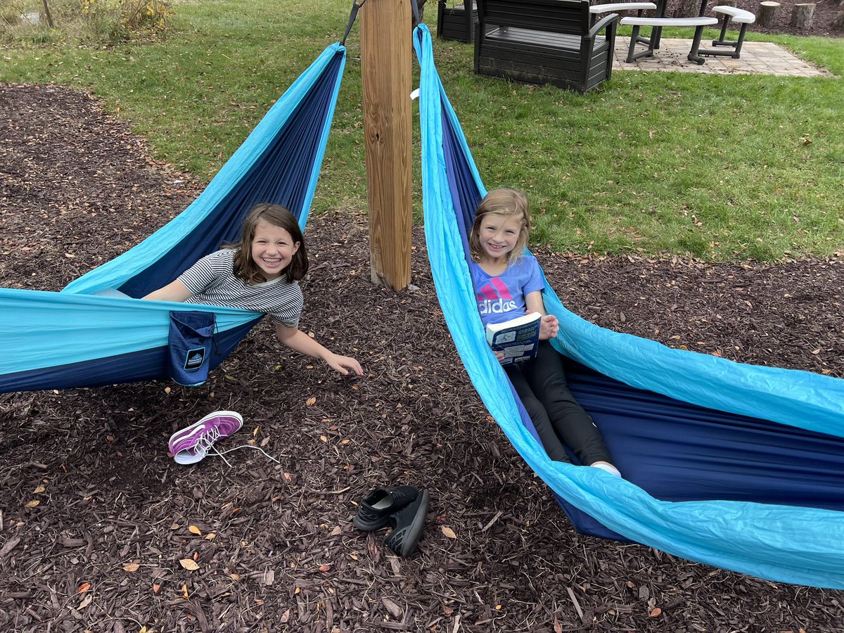 casseynmarshall's tweet photo. Independent reading Fridays in the hammocks…definitely a new favorite! @WalledLkSchools @WixomEl #wearewlcsd https://t.co/3nbKCeaMMP