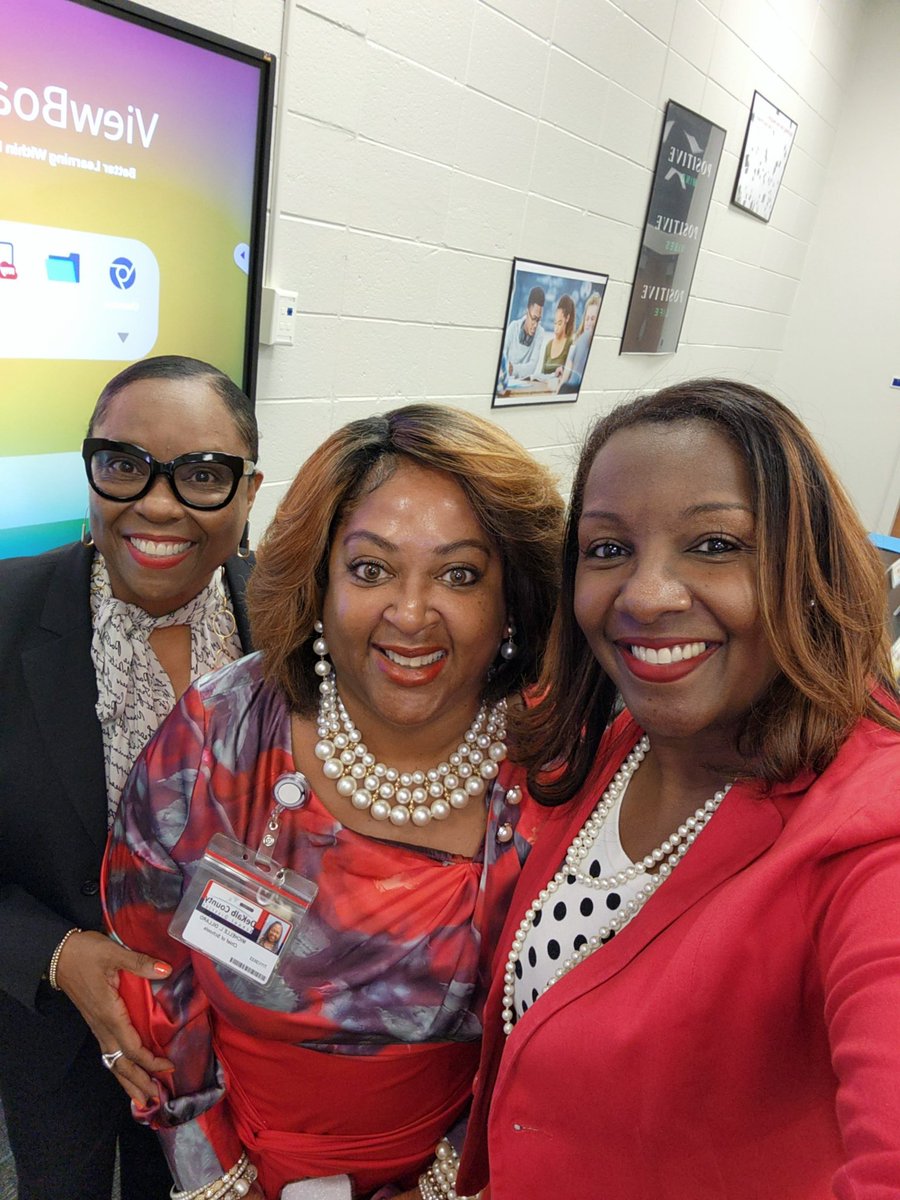 PrincipalDynami's tweet photo. Had an absolute blast facilitating the New Principals Academy! @CynthiaSJewell @DeKalbSchools  Thank you @COSDeKalbCounty and @KFairweather4 for your leadership! #BrandingForPrincipalLeadership #ShapingAnAcademicVision 🎉🎉 @DrNormanCSauce3 Great Seeing you Sauce! https://t.co/pmZXC8PqrG