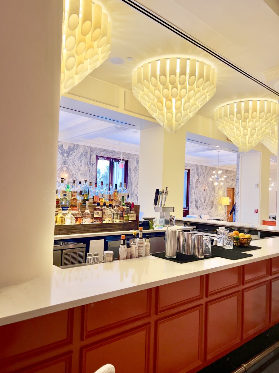 TGIF! Kick off the weekend with us at our bar – we've got your favorite drinks waiting. Let the weekend festivities begin! 🍻