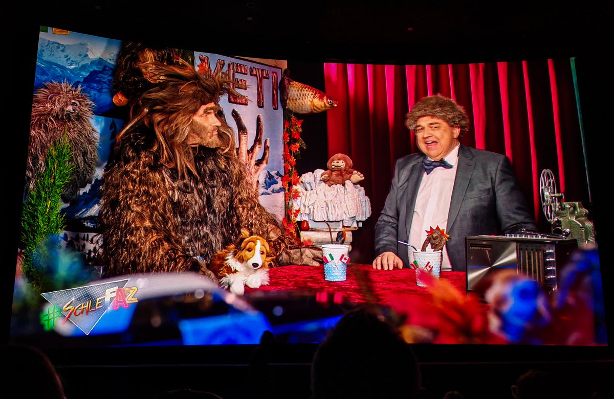 Das war ja wohl der "beste" Yeti-Film aller Zeiten.. Großartige Auswahl <a href="/twitkalk/">Oliver Kalkofe 📯</a> <a href="/_PeterRuetten_/">PeterRuettensBullshit</a>
Und natürlich ein herrliches Publikum zum Live- #SchleFaZ  👍😁 <a href="/schlefaz/">SchleFaZ🤯</a>