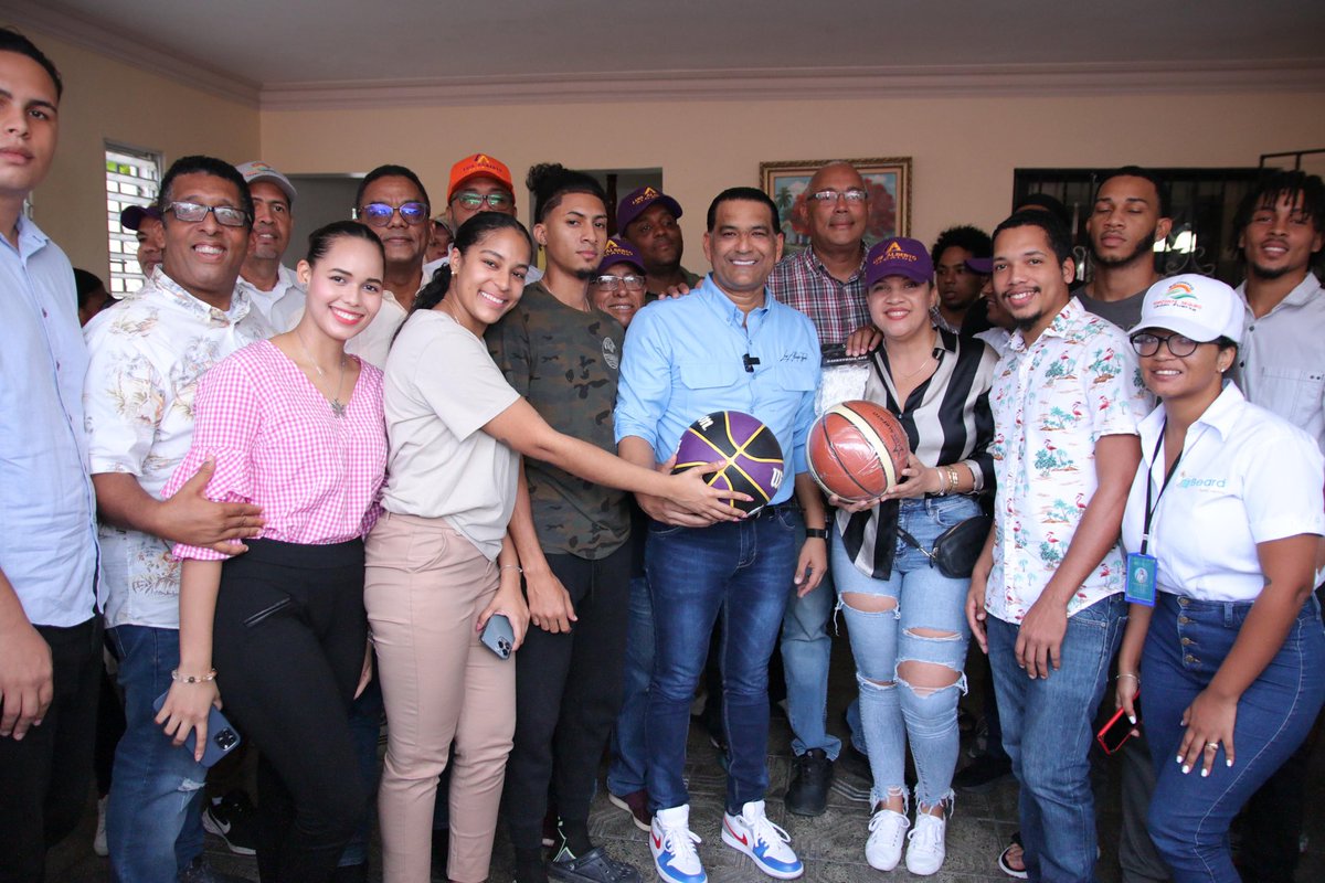 NorteHorizonte's tweet photo. Hoy recibimos con gran entusiamos en la circunscripcion 2 de #SDE al proximo alcade @Luisalbertotejeda.

#LuisAberto
#Circunscripcion2SDE https://t.co/gUOjzXHEor