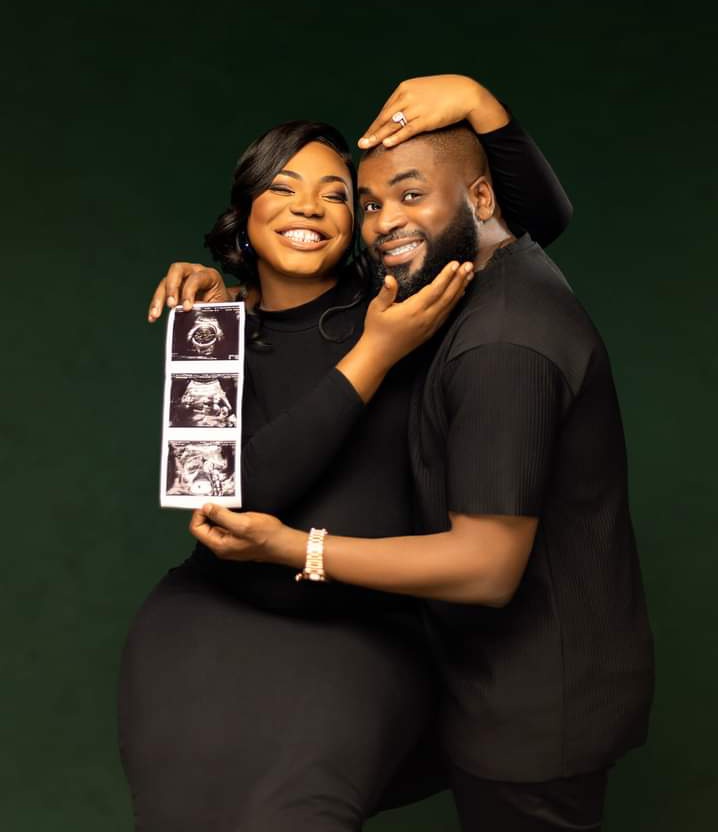 Optimistic_Wini's tweet photo. 𝗠𝗘𝗥𝗖𝗬 𝗜𝗦 𝗕𝗟𝗘𝗦𝗦𝗘𝗗 💃💃
Marriage is truly sweet when the foundation is deeply rooted in God! Congratulations my darling Mercy 🎉
I pray that all the awaiting women trusting God for a child will receive theirs soonest 🙏
#MercyChinwo #MercyIsBlessed #GoodNews #Baby https://t.co/fL3TJEukCe