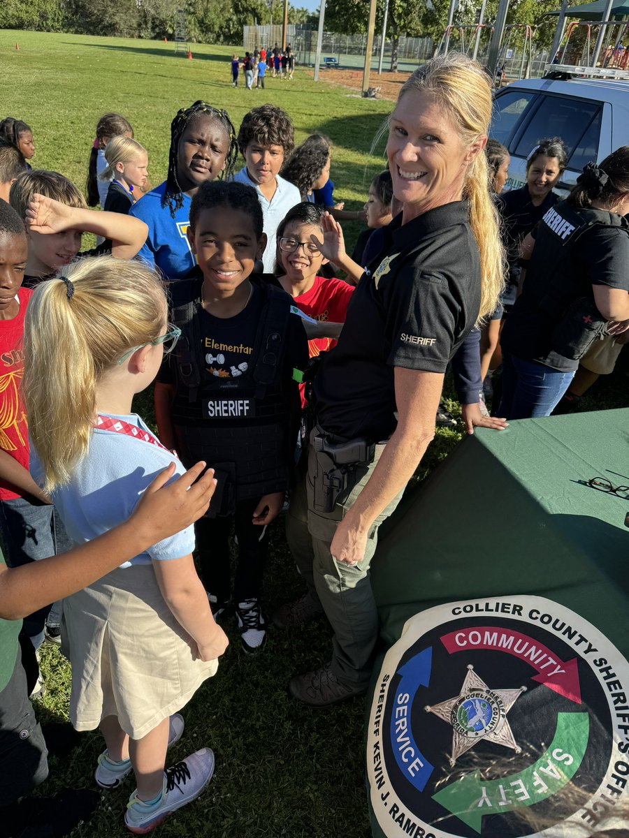 Mrs_EHall's tweet photo. We ended the week with fun Red Ribbon activities and a flyover from the sheriffs office helicopter! @LelyLionsRoar @CollierSheriff  #drugfree https://t.co/J8w34uuVRC