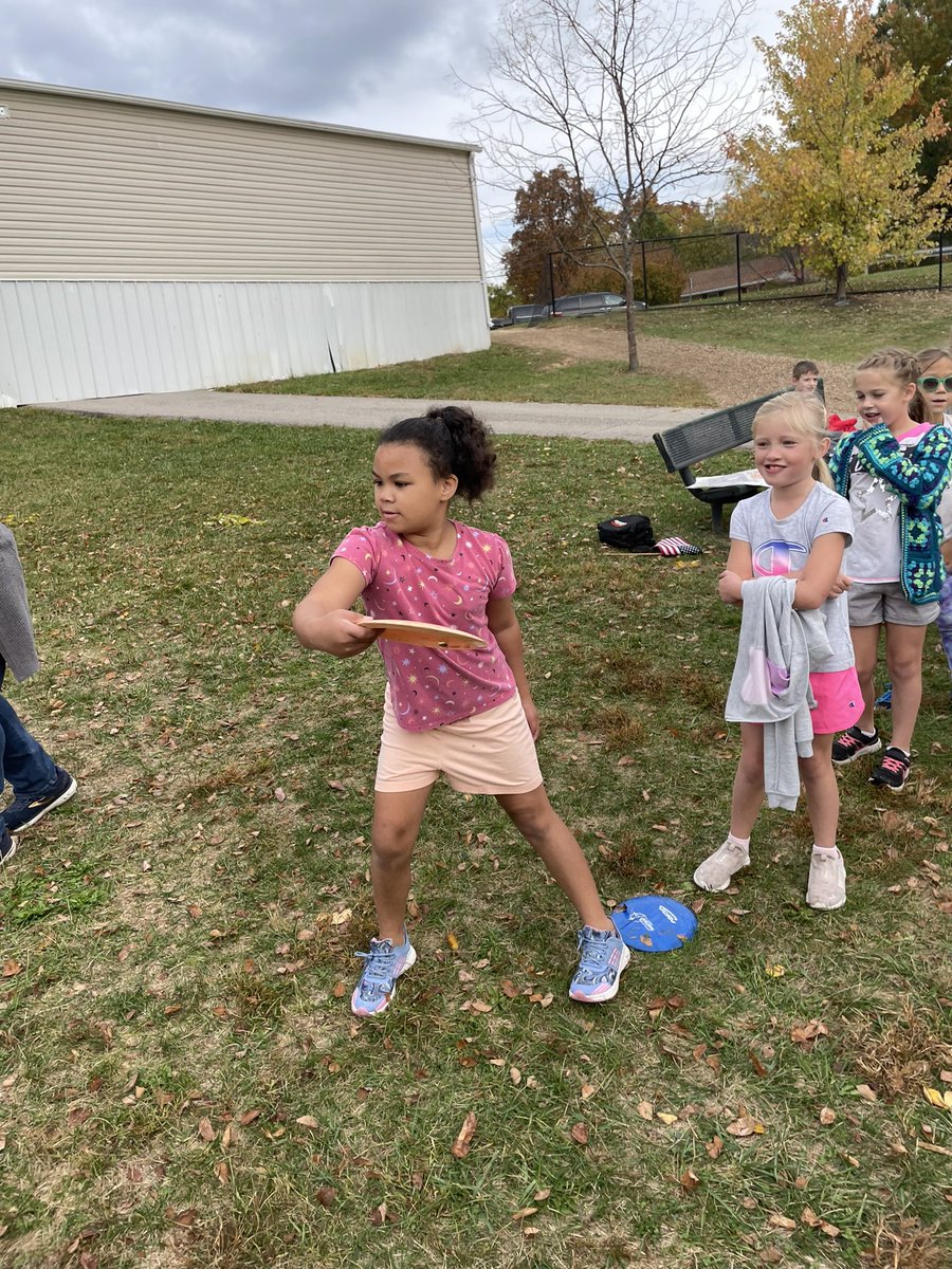 mrsharrrington's tweet photo. Got to see @RylandElem 2nd graders end their study of Ancient Greek Civilization with Olympic events! #kcsdropedintoreading @Amplify https://t.co/aBQpNY6fd0