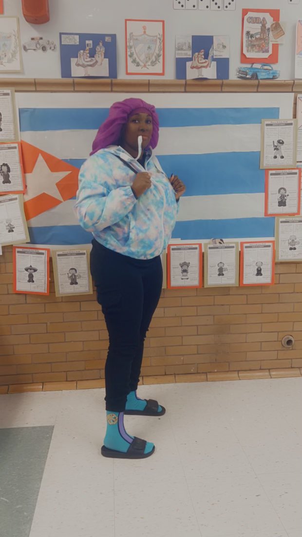 Rcsd34's tweet photo. Spirit Week wrapped up today with another fun theme. Teachers dress like students and students dress like teachers! 💙❤️ @rcsdnys @DianaRadley17 @white_lajuan #tigerpride #makeschoolfun #gotigers https://t.co/9dZMMtqkYF