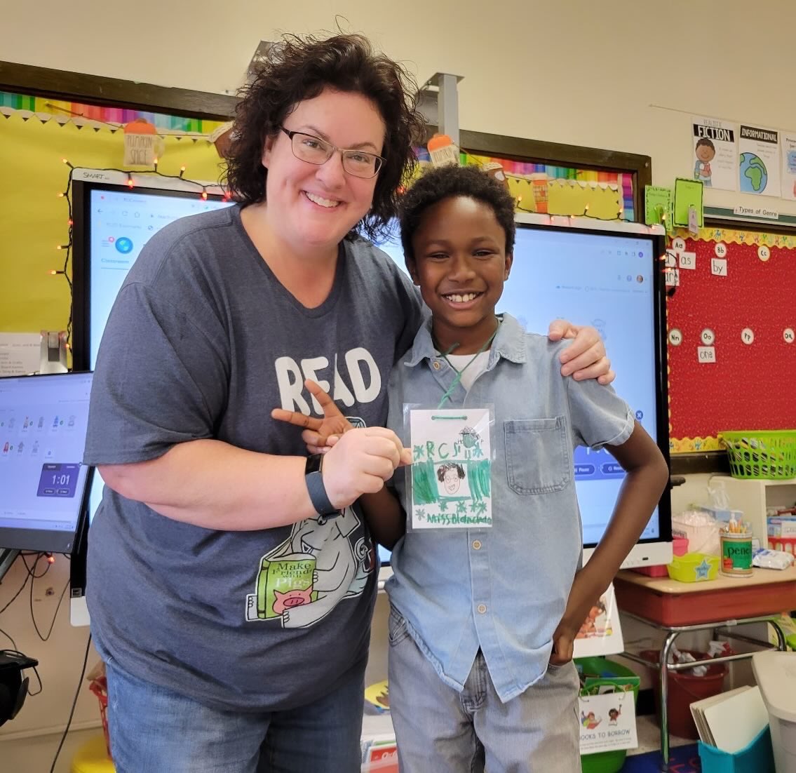 Rcsd34's tweet photo. Spirit Week wrapped up today with another fun theme. Teachers dress like students and students dress like teachers! 💙❤️ @rcsdnys @DianaRadley17 @white_lajuan #tigerpride #makeschoolfun #gotigers https://t.co/9dZMMtqkYF