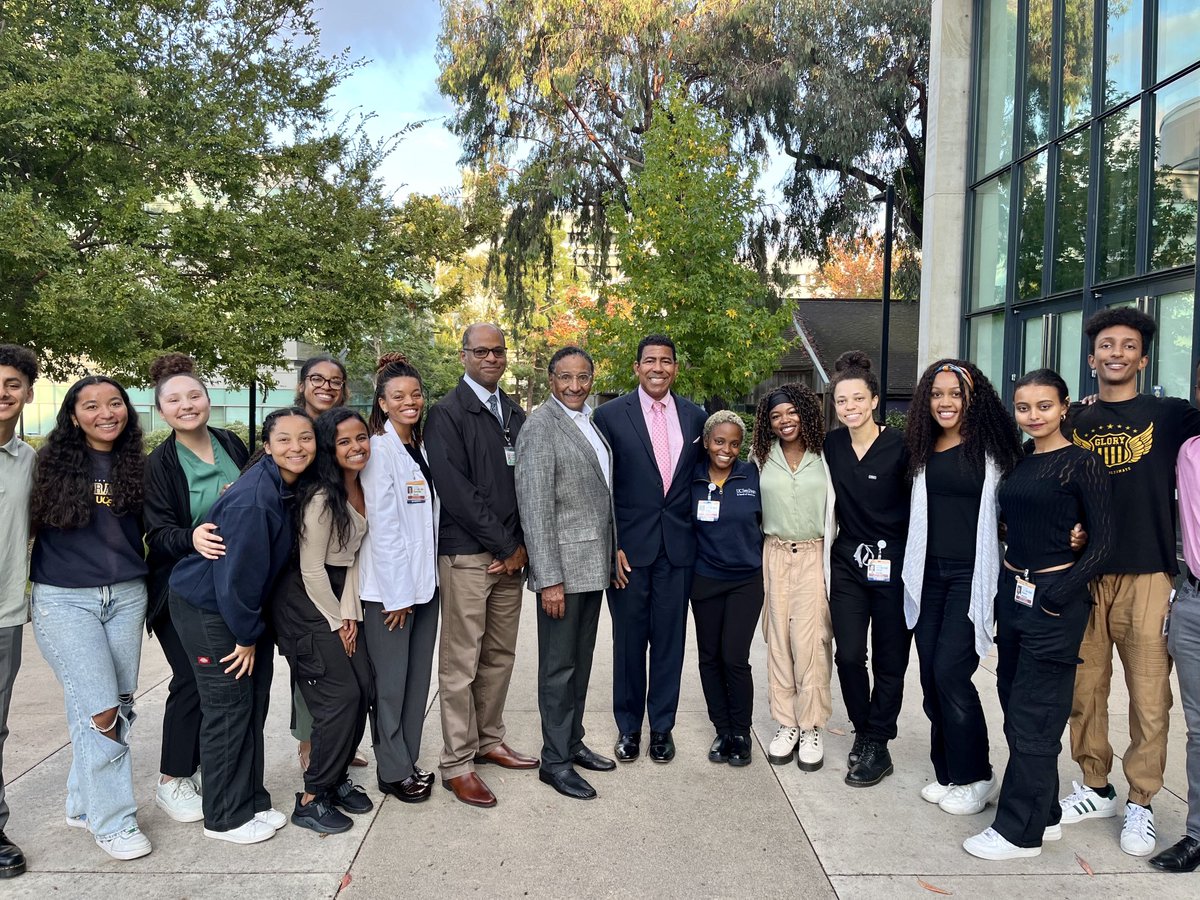 The beginning and the future: w Dr Rodney Hood, first Black physician to graduate from ⁦<a href="/UCSDMedSchool/">UC San Diego School of Medicine</a>⁩ (Class of 1973) welcoming 13 of 15 Black MS1s (Class of 2027) + alumnus Dr David Pryor (MD 1997).         ⁦<a href="/SNMA/">Student National Medical Association, Inc (SNMA)</a>⁩ ⁦<a href="/EmanuelKeiler/">Emanuel Keiler, MD</a>⁩ ⁦<a href="/BetialAsmerom/">Betial Asmerom, MPH</a>⁩