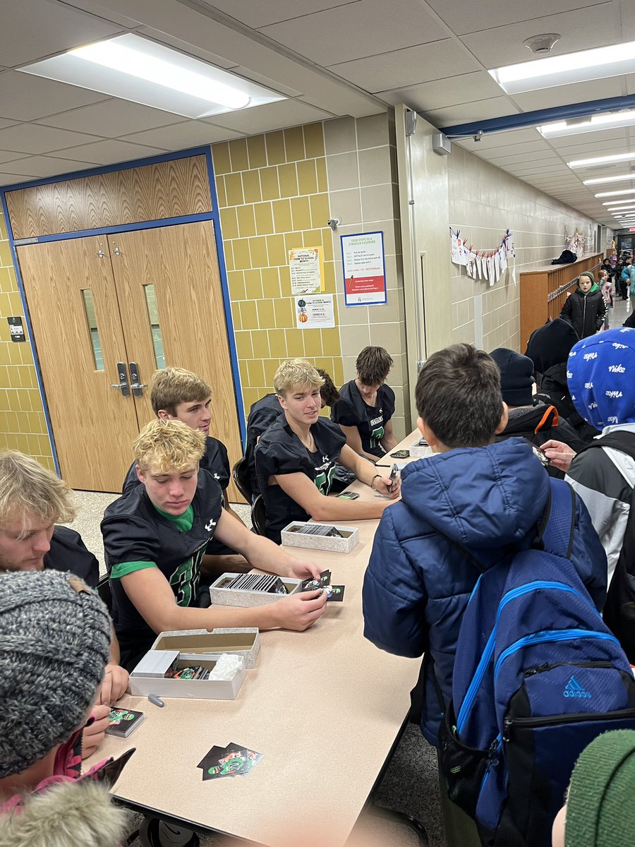 Huge thanks to <a href="/LitchFootball/">Litchfield Football</a> for swinging by the elementary school today to sign autographs for our students!  Good luck in your playoff game tomorrow.  #golitch