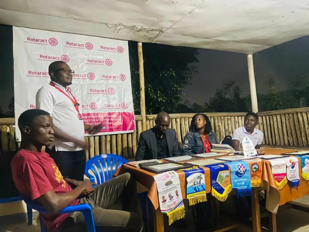 rotaractEclubUg's tweet image. Only a life lived in service to others is a life worth Living. 
Our president @Ivan_Johnivo together with the Presidents of the Rotaract clubs of @ClubClarke, @the_ndegeyas &amp;amp; @Rtcbutabikaoy1 at a joint fellowship at Clarke Int. University #CreatingHopeInTheWorld 
@RotaractD9213