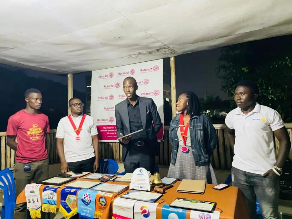rotaractEclubUg's tweet image. Only a life lived in service to others is a life worth Living. 
Our president @Ivan_Johnivo together with the Presidents of the Rotaract clubs of @ClubClarke, @the_ndegeyas &amp;amp; @Rtcbutabikaoy1 at a joint fellowship at Clarke Int. University #CreatingHopeInTheWorld 
@RotaractD9213
