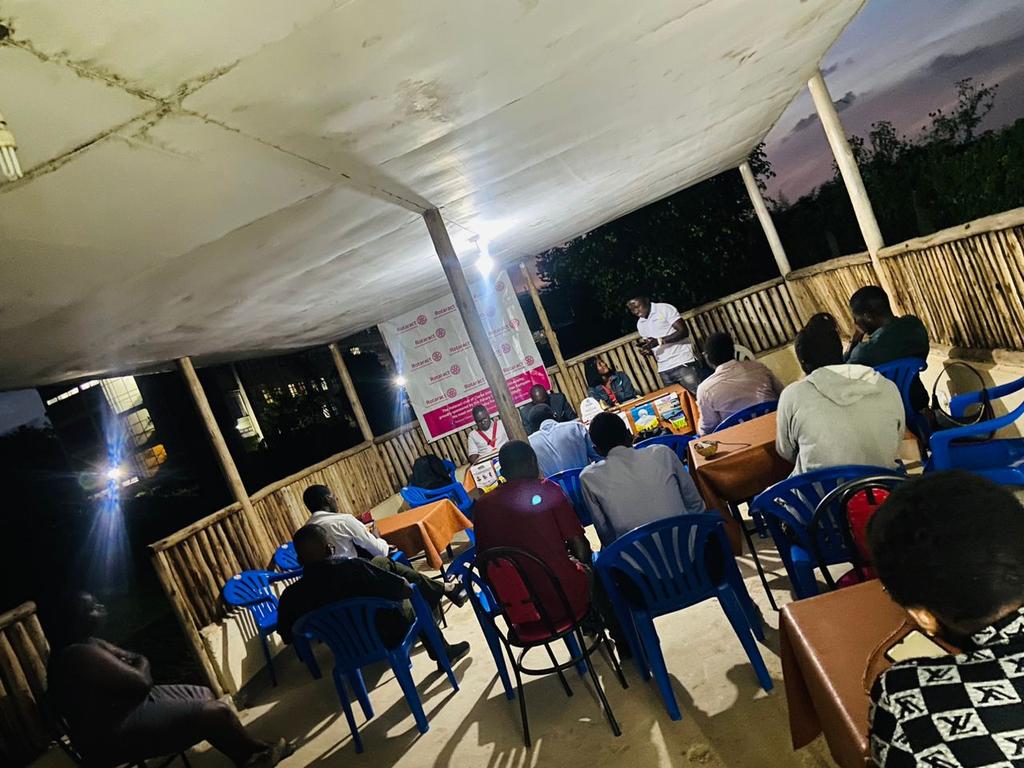 rotaractEclubUg's tweet image. Only a life lived in service to others is a life worth Living. 
Our president @Ivan_Johnivo together with the Presidents of the Rotaract clubs of @ClubClarke, @the_ndegeyas &amp;amp; @Rtcbutabikaoy1 at a joint fellowship at Clarke Int. University #CreatingHopeInTheWorld 
@RotaractD9213