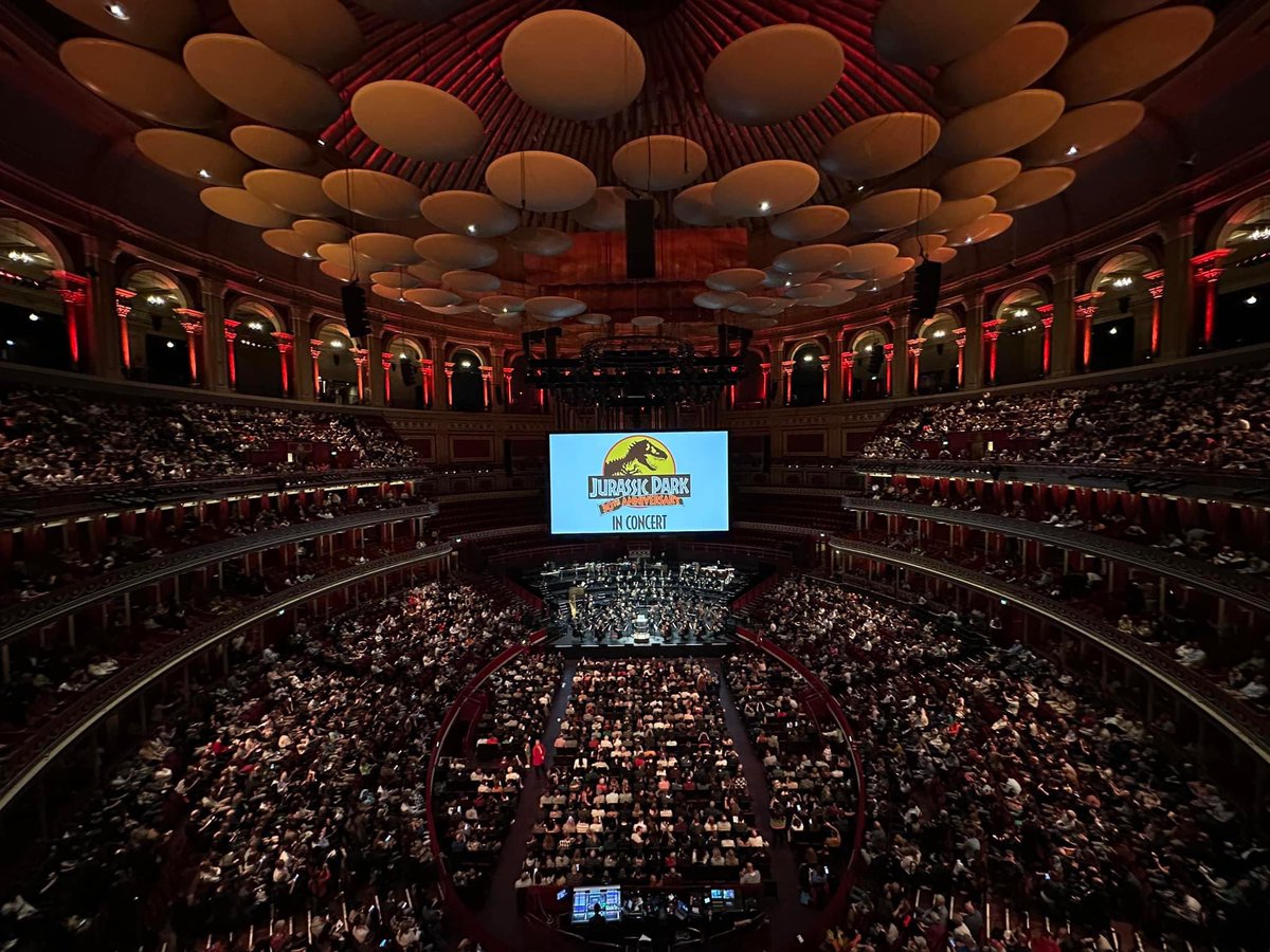 Had the most amazing time in London! 
Seeing one of my favourite films with live music by the Philharmonic Orchestra was spectacular! 🦖🦕 #london #philharmonicorchestra