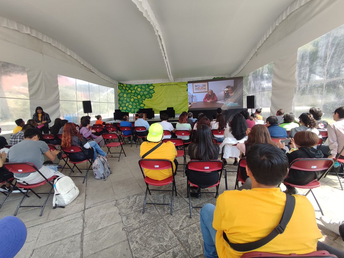 Transmisión de la entrevista a la Doctora Julieta Fierro en el Foro verde del Festival Semillas <a href="/SemillasUACM/">Semillas Festival UACM</a>