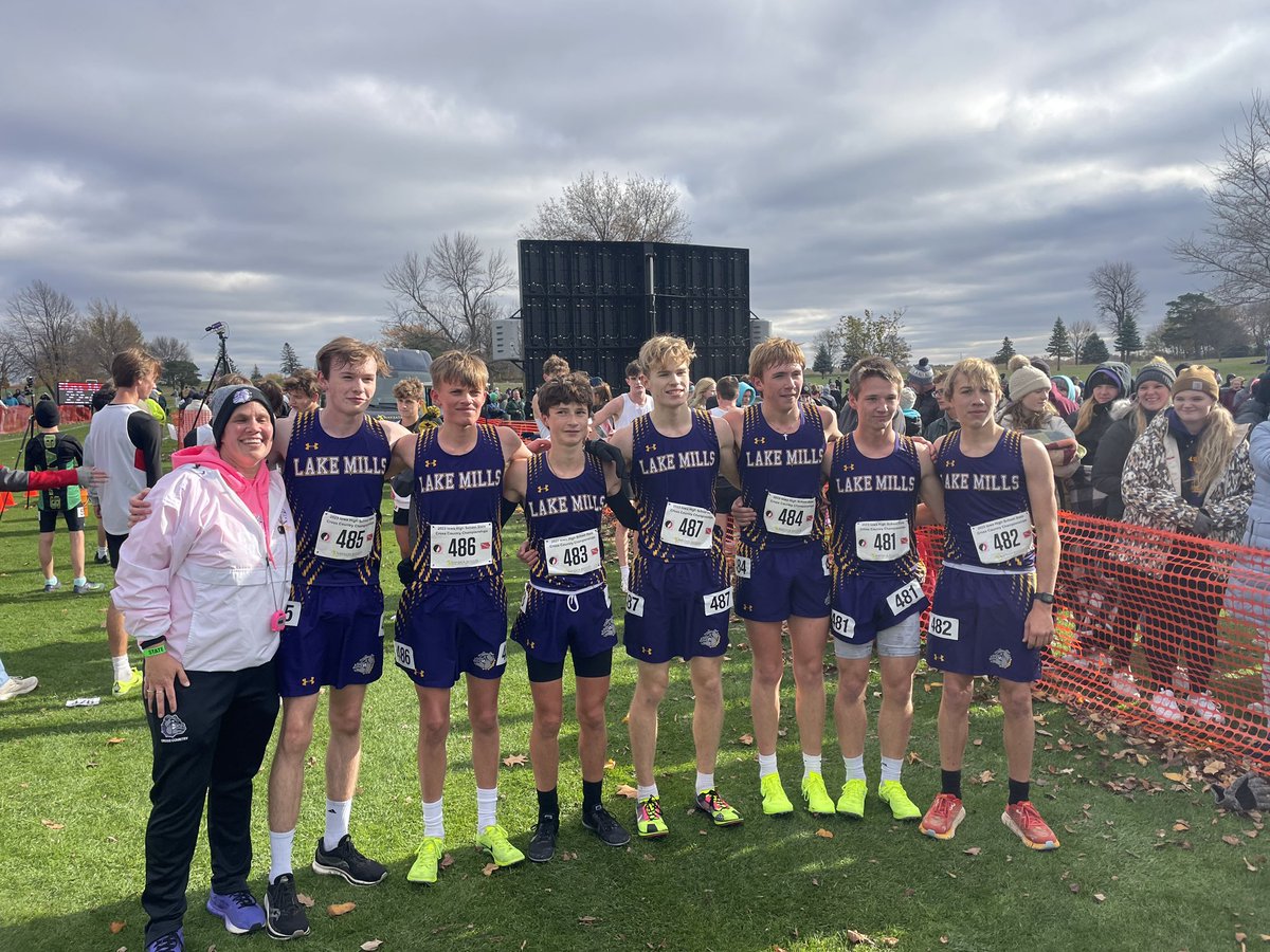 RadioEgesdal's tweet photo. Lake Mills has won the Iowa High School Class 1A Boys State Cross Country title. 

#iahsxc https://t.co/ZmGQwsVzNT