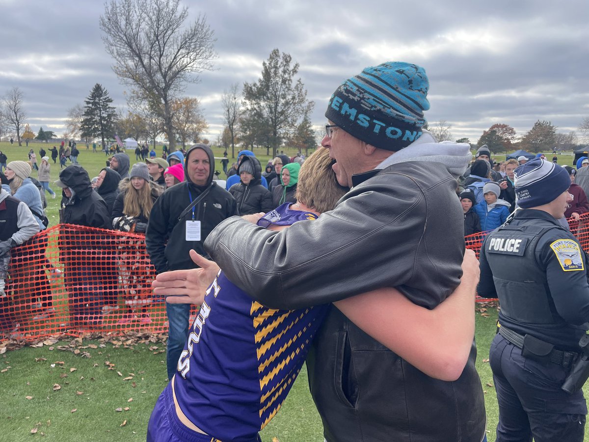 Lake Mills has won the Iowa High School Class 1A Boys State Cross Country title. 

#iahsxc