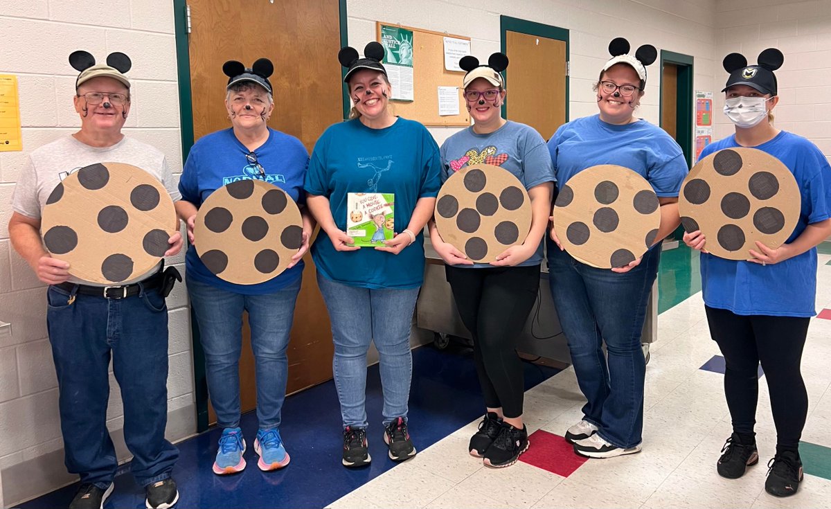 MurraySchools's tweet photo. MES hosted their annual Book's Alive parade-students and staff dressed as their favorite book characters.  MMS staff joined in on the fun and dressed in character today at MMS.  The best Friday! #murrayschools https://t.co/x8WFGkp0pr