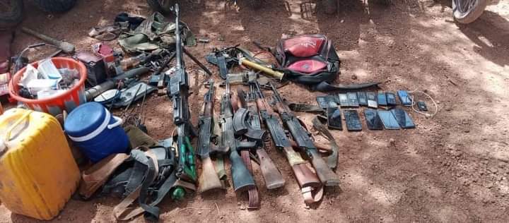 WSagbe's tweet photo. #Echos du #Front L'armée burkinabè sème l'hécatombe parmi les terroristes dans le Sahel 
Des vecteurs aériens et des unités au sol de l'armée burkinabè, ont rasé ce vendredi 27 octobre 2023,...
Source : @burkina24 qui cite Agence d'information du Burkina (AIB) https://t.co/FULD5F6J4c