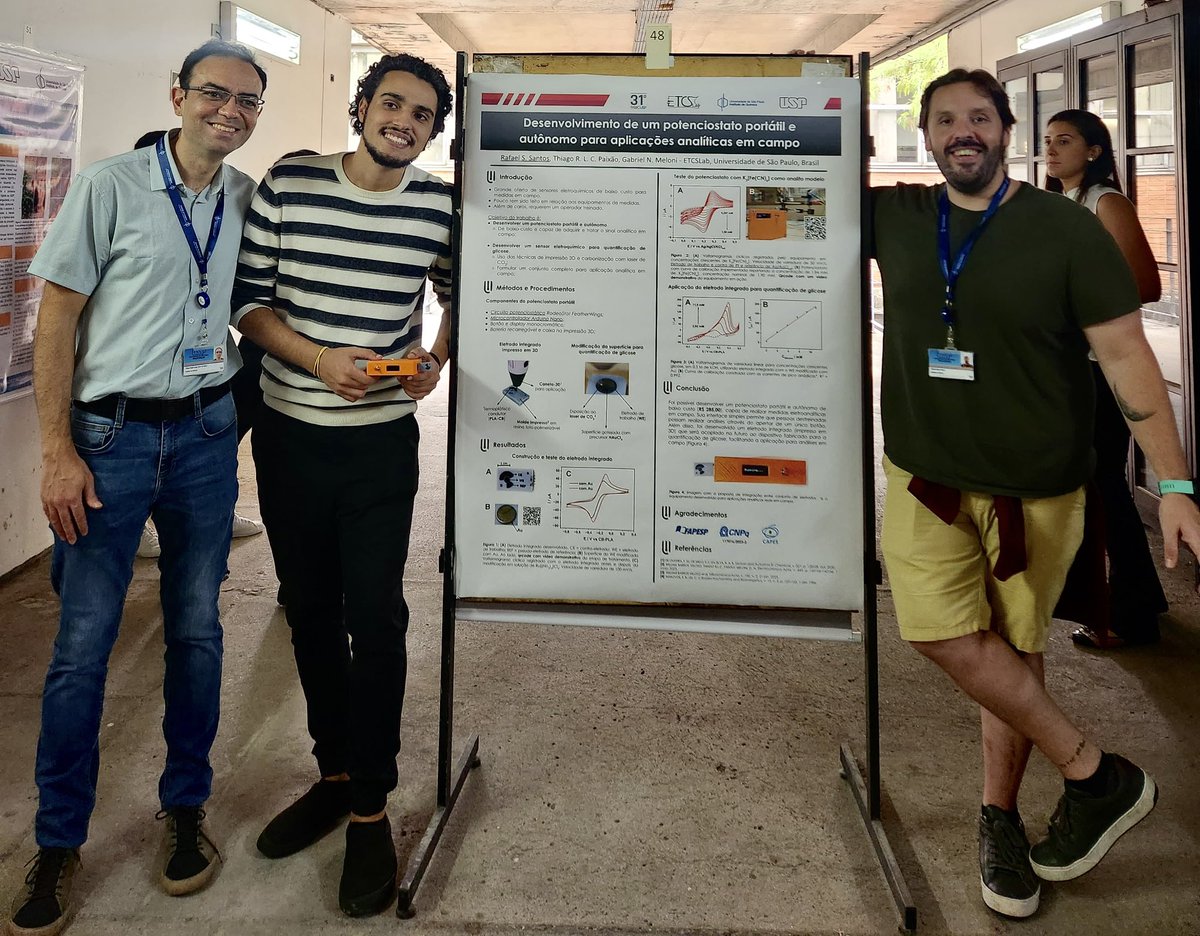 Gabrielnegrao_'s tweet photo. My first student just presented his poster at @usponline @iq_usp #SICUSP Well, it is officially @thiagorlcp student… it is complicated  for bureaucracy reasons 😜 Very well done @RafaielSantos so proud of your work and presentation! Instrumentation for de win! always! https://t.co/XfVrcWJQuw