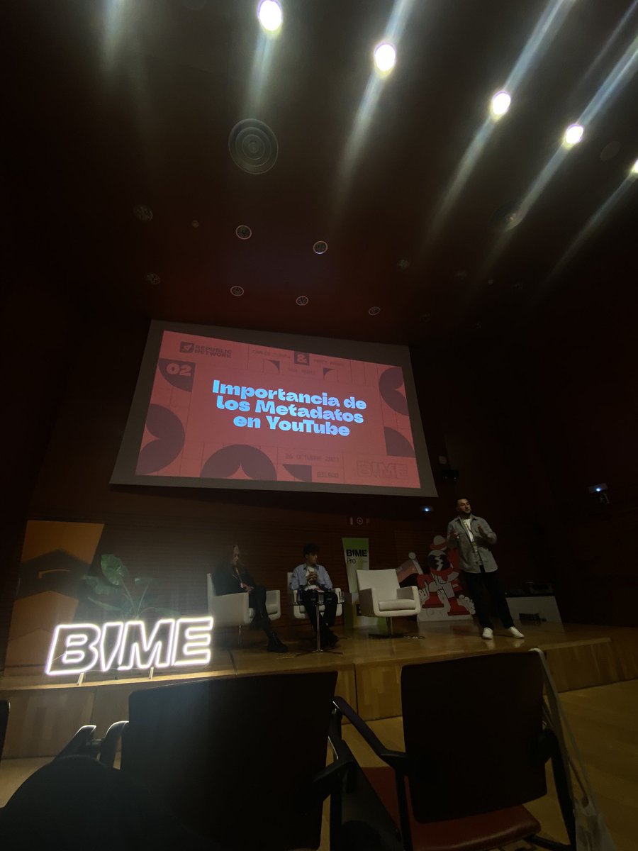 elrussovzla's tweet photo. Día 2 del @BIMEnet_ 🇪🇸🙌🏻

-Con la bestia legal de PR @Alexiomar 🇵🇷
-Charlas: “Creciendo Audiencias entre marcas y artistas” &amp; “Importancia de los metadatos en YT” 
-Showcase de @FedericoGalvis (Nominado a 2 categoría de los @LatinGRAMMYs) https://t.co/a2Zd9NGF2s