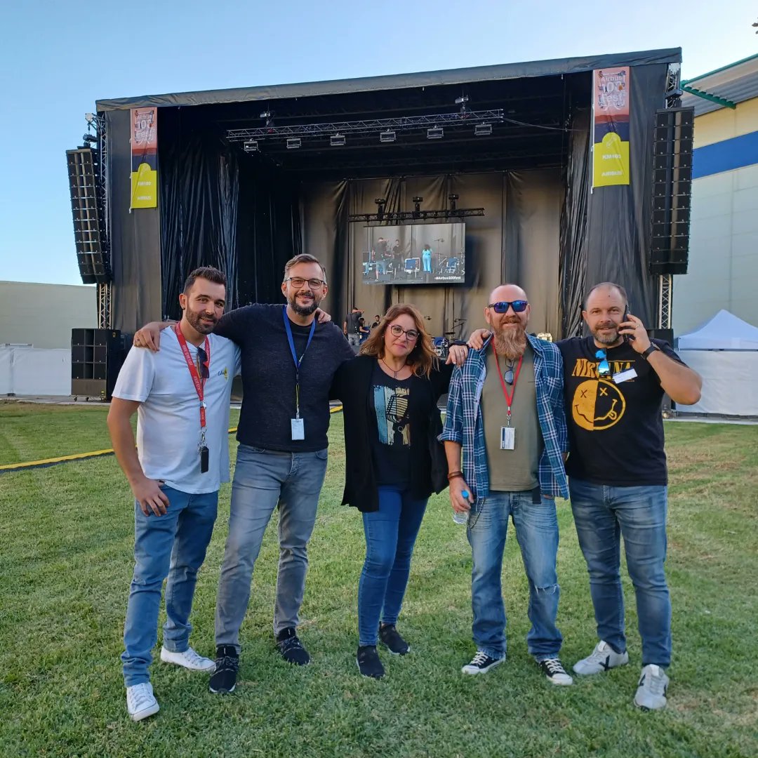 Alex_Bassman's tweet photo. Pedazo de escenario y prueba de sonido para el #Airbus100Fest en #AirbusCádizPlant.
Mañana estaremos repartiendo caña nuestra banda de la Planta de Cádiz para nuestras familias y amigos. AC/BC (Airbus Cádiz Band Centenario) https://t.co/zBKo4VuGXI