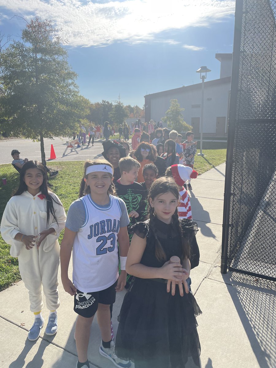 Mrs. Brond tweet media