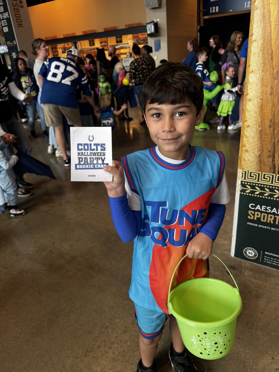 MoniVelez022's tweet image. Thank you to @JimIrsay, the @ColtsCheer and Indianapolis @Colts for an incredible Halloween experience yesterday! Your staff members are so kind, and running through the tunnel was certainly a highlight! #ForTheBoo #ForTheShoe