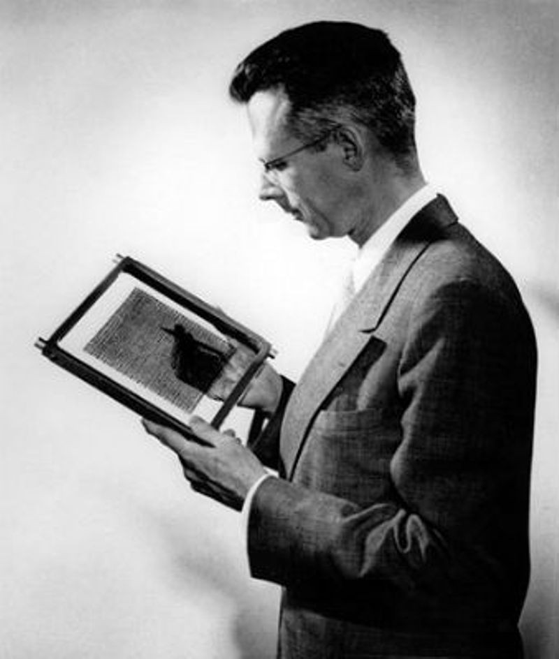 Dag Spicer (@dag_spicer) on Twitter photo CHM Milestones in Storage: 1953: Whirlwind computer debuts core memory. Magnetic cores provide a fast, reliable solution for computer main memory for the next 25 years. Dig deeper: tinyurl.com/5des637c <a href="/ComputerHistory/">Computer History Museum</a> <a href="/IEEEMagSoc/">IEEE MagSoc</a> #techhistory CHM Milestones in Storage: 1953: Whirlwind computer debuts core memory. Magnetic cores provide a fast, reliable solution for computer main memory for the next 25 years. Dig deeper: tinyurl.com/5des637c <a href="/ComputerHistory/">Computer History Museum</a> <a href="/IEEEMagSoc/">IEEE MagSoc</a> #techhistory