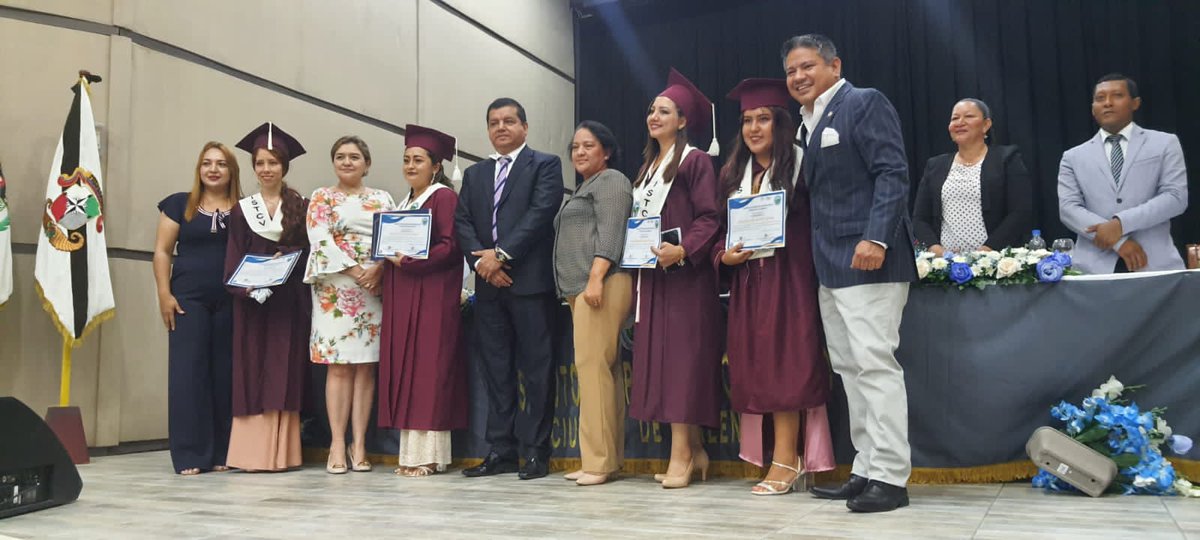 EduSuperiorEc's tweet photo. 🎓 9 400 nuevos graduados de carreras técnicas y tecnológicas de 51 institutos y conservatorios públicos a nivel nacional están listos para aportar al sector productivo del 🇪🇨.

🫶👏 ¡Felicitaciones, que continúen alcanzando sueños!

#Senescyt
#GraduaTec
#NuestroTrabajoContinúa https://t.co/2WOvVz3UAv