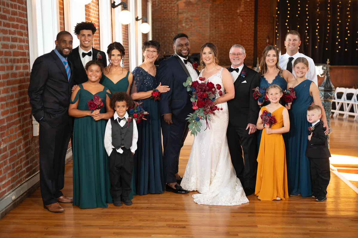 hrhawkins1's tweet photo. My life is full of love because of these people ❤️ 

@claimwatsurs @brianneeplante @mmcasey10 @jlcasey10 @Jeff_Hawkins_KU @MavHawkins @eileenlplante https://t.co/9oBCfP1BQ1