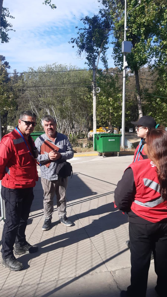 drtvalparaiso's tweet photo. 🚨Coordinadora Inspectiva de la dirección regional del Trabajo de #Valparaíso junto a fiscalizador de #ViñadelMar se constituyen hoy en estadio Sausalito a para fiscalizar cumplimiento de normativa laboral de guardias de seguridad en el marco de los #juegospanamericanos https://t.co/9Z4Kpws1bB