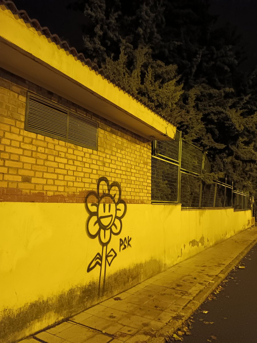 Buenos noches <a href="/segovia_es/">Ayuntamiento de Segovia</a> , esta pintada lleva más de un mes en la fachada del instituto Giner de los Rios de San José y no os habéis dado tanta prisa en borrarla. ¿Eso es por qué no la pueden ver los turistas o por qué no tiene mensaje político?

¡Muchas gracias!

Un saludo