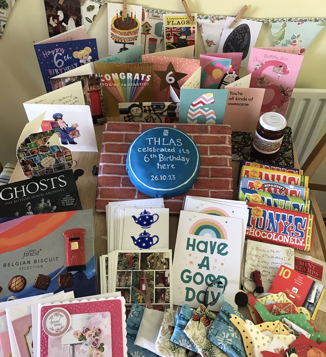 letterappsoc's tweet photo. Setting up The Handwritten Letter Appreciation Society has absolutely confirmed the world is full of the kindest loveliest people (who spoil this Founder more than is probably deserved). Bowled over, as always, you lovely lot! Thank you so much! #THLAS6 🥰🎁🎳❤️ https://t.co/p5A22uXWht