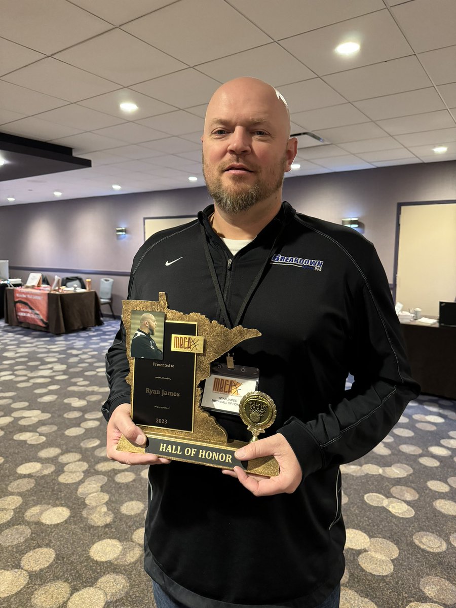 Congratulations to our own @RyanJamesMN for his induction into the @MN_BCA Hall of Homor today at the annual coaches clinic! 🥳🏀 Nobody does it better!