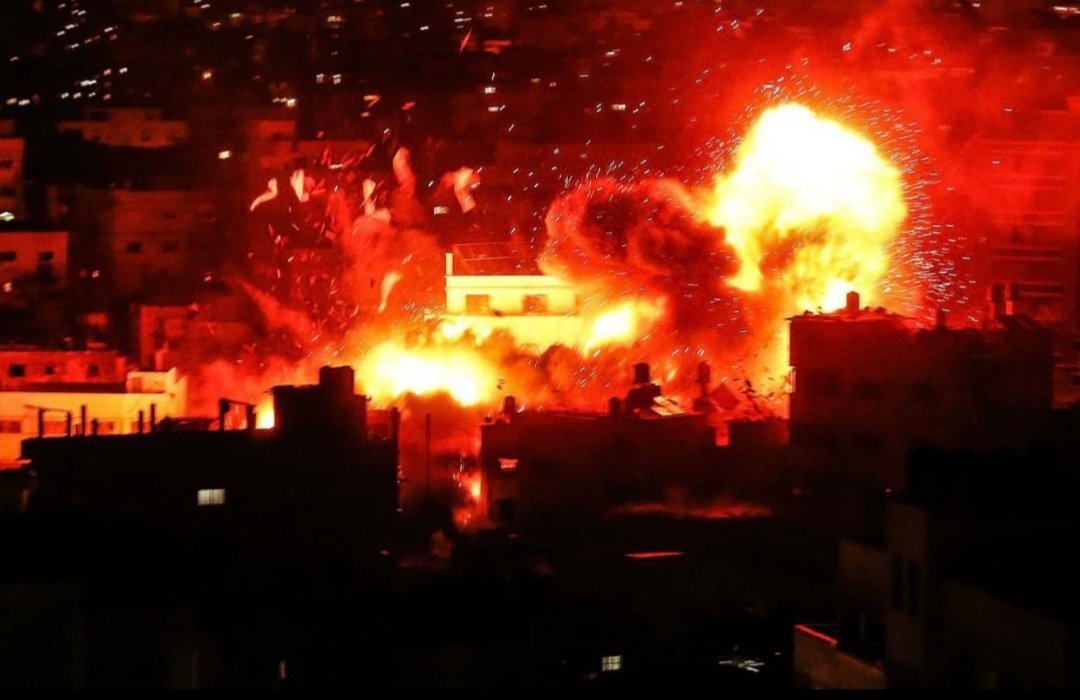 ftmashbz's tweet photo. Bir millet yok oluyor Gazze'de tüm dünyanın gözü önünde soykırım yapılıyor katliam var bu vahşete dur demek için ne olması gerekiyor kardeşlerimiz yanıyor ciğerlerimiz parçalanıyor yardım et ya Rabbi İsrail'i kahret yok oluşuna bizleri şahit kıl.
#GazzedeKatliamVar  
#soykırım https://t.co/2H4Mwm6oWU