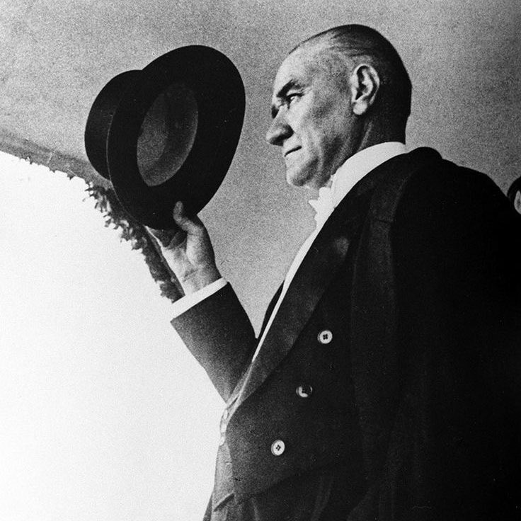 “Efendiler, yarın Cumhuriyeti ilan edeceğiz.” - Mustafa Kemal Atatürk (28 Ekim, 1923)